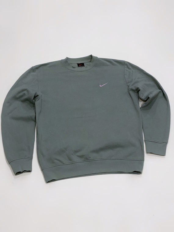 nike crew neck with swoosh in middle