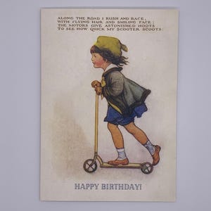 Fille de scooter. Carte d'anniversaire de style vintage de fille sur scooter. Carte d'anniversaire rétro. Carte d'anniversaire de scooter. 7 x 5 pouces. Fabriqué au Royaume-Uni.