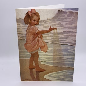 Jessie Willcox Smith Grußkarte - 'Little Drops of Water'. Vintage Style Kunst Postkarte Kleines Mädchen.  Meeres Karte. 18x13cm. Hergestellt in Großbritannien.