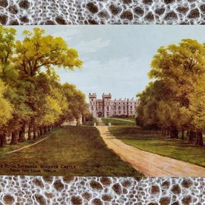 De koninklijke ingang van Windsor Castle vanaf de Long Walk. door AR Quinton. Windsor Castle vintage ansichtkaart jaren 80. J Zalm briefkaart. PC24