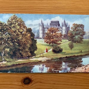 Carte postale antique du château d'Inveraray. Carte postale écossaise de château de Raphael Tuck. Carte postale d'Argyll Ecosse. Ancienne carte postale écossaise d'occasion c1910.