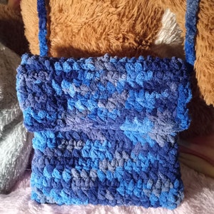 Monedero de ganchillo de camuflaje azul oscuro