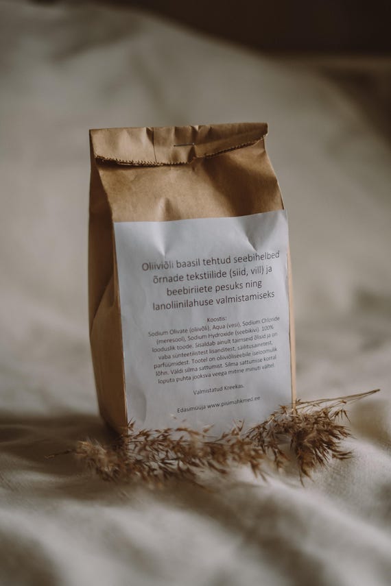 Pure Olive Oil Soap Flakes: Versatile Cleaning Solution for Delicates, Baby Clothes, Wool Diapers. Sustainable, Zero Waste, Plastic-Free.