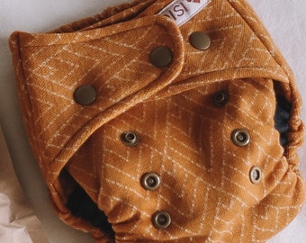 Luierhoes van merinowol "Gold". Milieuvriendelijke duurzame herbruikbare wasbare wasbare luier: huidvriendelijk, natuurlijk, ademend en jeukt niet.