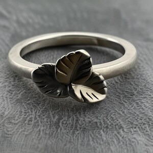 Handmade Sterling Silver Leaf Ring – Nature-Inspired Botanical Jewelry, Dainty Tropical Leaf Ring, Unique Gift for Her