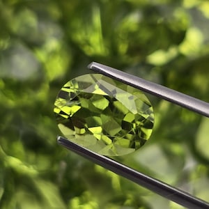 Natural Green Peridot oval • 2.50 Ct • 9x7mm • Bright Lime Gemstone • Faceted Loose Stone • August Birthstone • Jewelry Making
