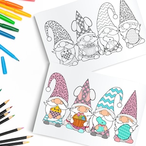 Könnte beinhalten: Ein Satz von vier druckbaren Malvorlagen mit Gnomen, die in Ostern-Outfits gekleidet sind. Jeder Gnom hält ein Osterei, einen Korb mit Eiern, einen Hasen oder ein Küken. Die Gnome tragen Hüte mit verschiedenen Mustern, darunter Leopardenmuster, Karomuster, Zickzackmuster und Punkte.