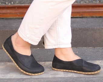 Erdschuh | Naturalizer Shoes Erdungs-Loafer aus schwarzem Leder für Damen, Kupfernieten-Erating, mattschwarz