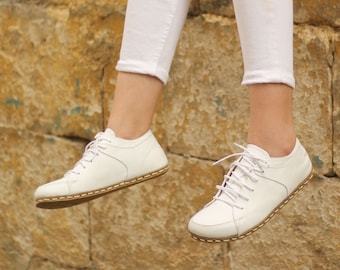 Zapatos descalzos para mujer, zapatillas deportivas minimalistas personalizadas hechas a mano con caída cero blanca, zapatos de cuero con puntera ancha, zapatos mocasines para mujer