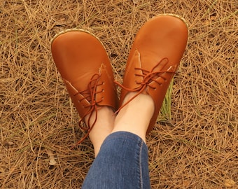 Zapato de puesta a tierra Mujer / The Brown