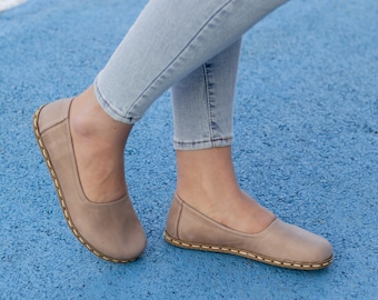 Chaussures Beiges Femme | Chaussures pieds nus Femme | Pieds nus en cuir | Pointe large | Mocassins en cuir aux pieds nus | Women Earthing // Crazy Vision