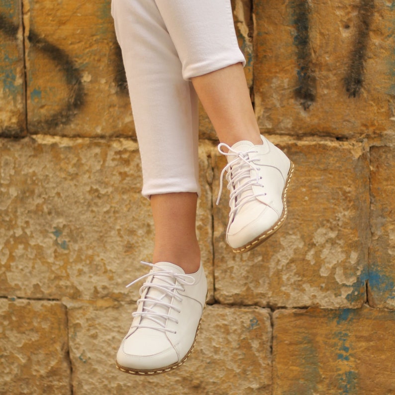 Chaussure de mise à la terre, Chaussures pieds nus femme, Baskets blanches faites main sans chute, Chaussures en cuir à bout large, Mocassins femmes image 9