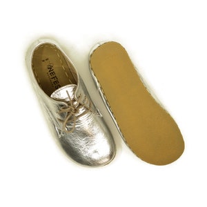 Women Handmade Oxford Laced Barefoot Leather Shoes, Shiny Silver image 4