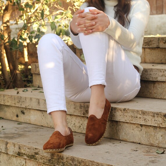 Chaussures pour femmes en daim et cuir marron faites main