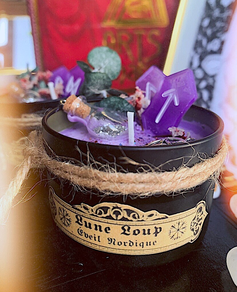 Bougie Eveil Nordique. Bougie Runes Pentagramme et Flacon Magique.