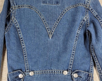 Levis Type 1 Iconic Denim Trucker Jacket Medium Blue Y2K 2004 Cropped Vintage