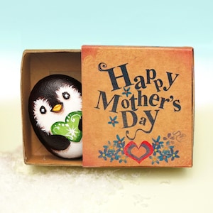 Cadeau message secret de maman pour la fête des mères, câlin de poche en pierre peint et carte You Are My Rock pour maman, cadeau pingouin unique de la part d'une fille adulte