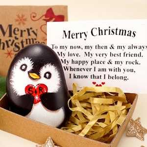 Pinguin Kieselstein Weihnachtsgeschenk für ihn, personalisierte Geschenktasche Hug Rock, Spaß-Weihnachtskarte für Freund, süßes Weihnachtsgeschenk für Ehemann
