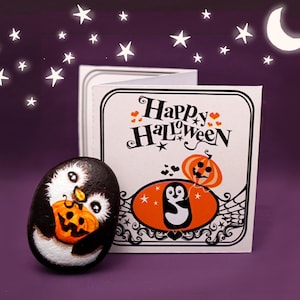 Ciottolo dipinto a forma di pinguino, regalo d'amore spettrale con romantico biglietto di auguri di Halloween, divertente regalo di Halloween senza un motivo preciso, divertente regalo unico per la stagione spettrale.