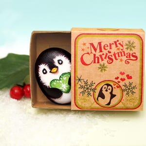 Cadeau de Noël romantique en galets de pingouin pour son petit ami, petite pierre peinte de Noël pour son mari, sa femme, je t'aime dans son câlin de poche