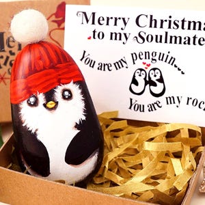 Piedra de pingüino de Navidad, regalo significativo para esposo, regalo de Navidad único y romántico para esposa, regalo de pingüino de roca "Eres mi" para novio