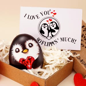 Cadeau sentimental personnalisé de galets de pingouin pour le petit ami, cadeau de roche de pingouin de valentines pour la femme, carte de Noël de je t'aime tellement pour lui