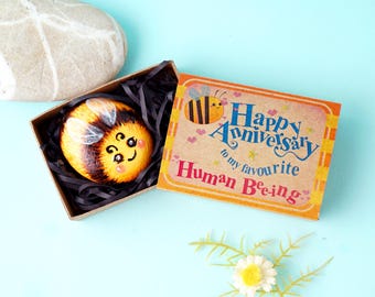 Bumble Bee Pocket Hug Pebble, Anniversary Presents for Boyfriend / Girlfriend who loves Painted Rocks