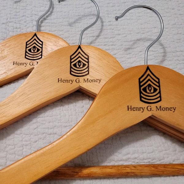 3 Pack Custom US Army Hangers! Perfect gift for any Soldier! Available in other crests/insignia. Available in single or packs of 2 and 5.