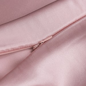 D&L Comfortable 100% Pure Mulberry Silk On Both Sides 16 Momme Silk Zipper Closure Pillow Case Standard Size 20 x 30 inches/50 x 75 cm Pink image 5