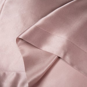 100% Pure Mulberry Silk On Both Sides 19 Momme Silk Charmeuse Envelope Closure Pillow Case Standard Size 20 x 30 inches/50 x 75 cm Pink Bild 6