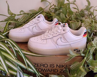 NIKE SCARPE DA ginnastica Dimensione 10 UK-molto buona Stato colorato  arcobaleno-SUPERB EUR 86,44 - PicClick IT