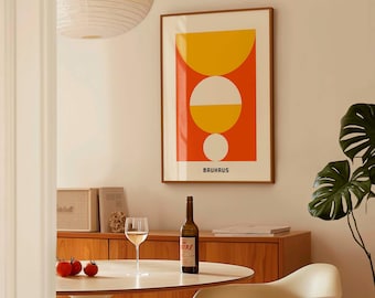 Peut inclure: Une affiche encadrée de style Bauhaus avec un design géométrique en jaune, blanc et orange. L'affiche est exposée dans une pièce avec une table ronde, une bouteille de vin et un verre de vin. Le mot "BAUHAUS" est imprimé en bas de l'affiche.