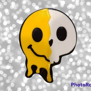 Retro Emoji Pin, Printed Design Pin, Drippy Smiley Face pin, Smiley Pin, Cute smiley keychain, Personalized Gift