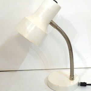 Small vintage spot lamp, in white lacquered metal & chrome flexible rod