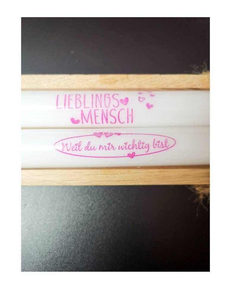 2 Kerzen mit Spruch in einer schönen Geschenk Verpackung aus Holz