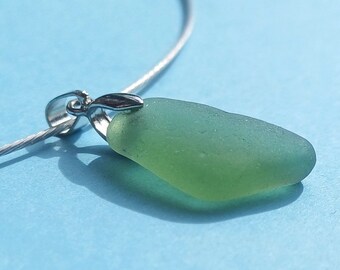 Polished glass “Green water”: choker necklace and pendant