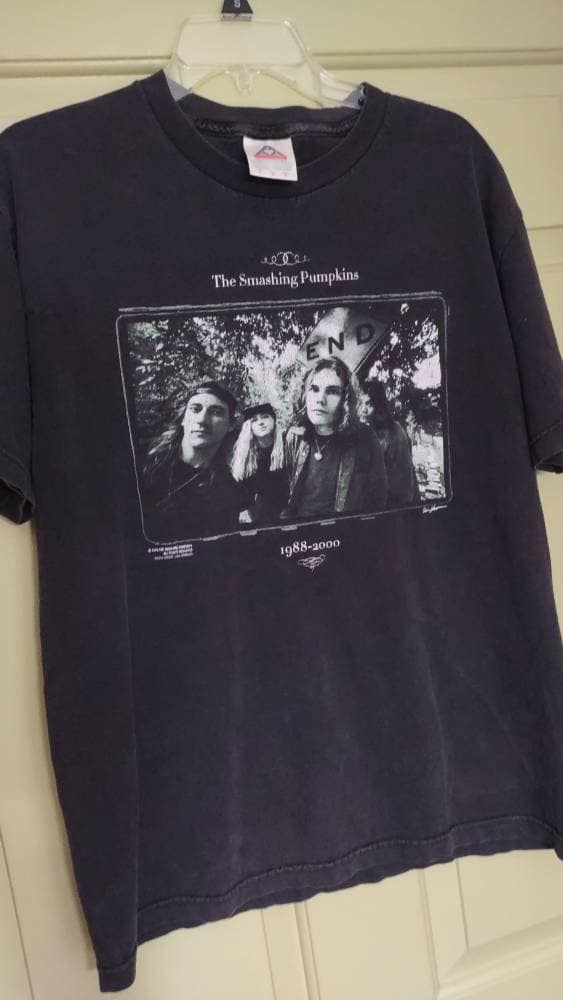 Discover Vintage Distressed The Smashing Pumpkins 1988-2000 Band Tour T-shirt