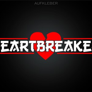 Könnte beinhalten: Eine rote gebrochene Herzgrafik mit dem Text "HEARTBREAKER" in weißen Buchstaben vor schwarzem Hintergrund.