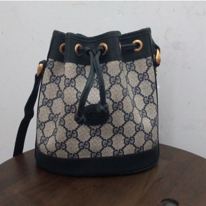 【GUCCI】Interlocking GG Supreme Bucket Crossbody Bag il_fullxfull.6041861768_1pbw.jpg