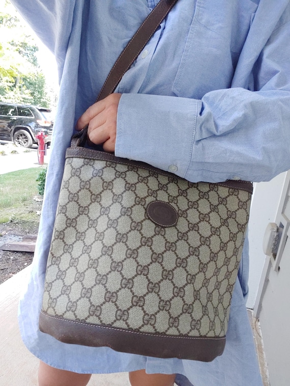 【GUCCI】Interlocking GG Supreme Bucket Crossbody Bag Authentic Vintage Gucci Interlocking GG Monogram Supreme