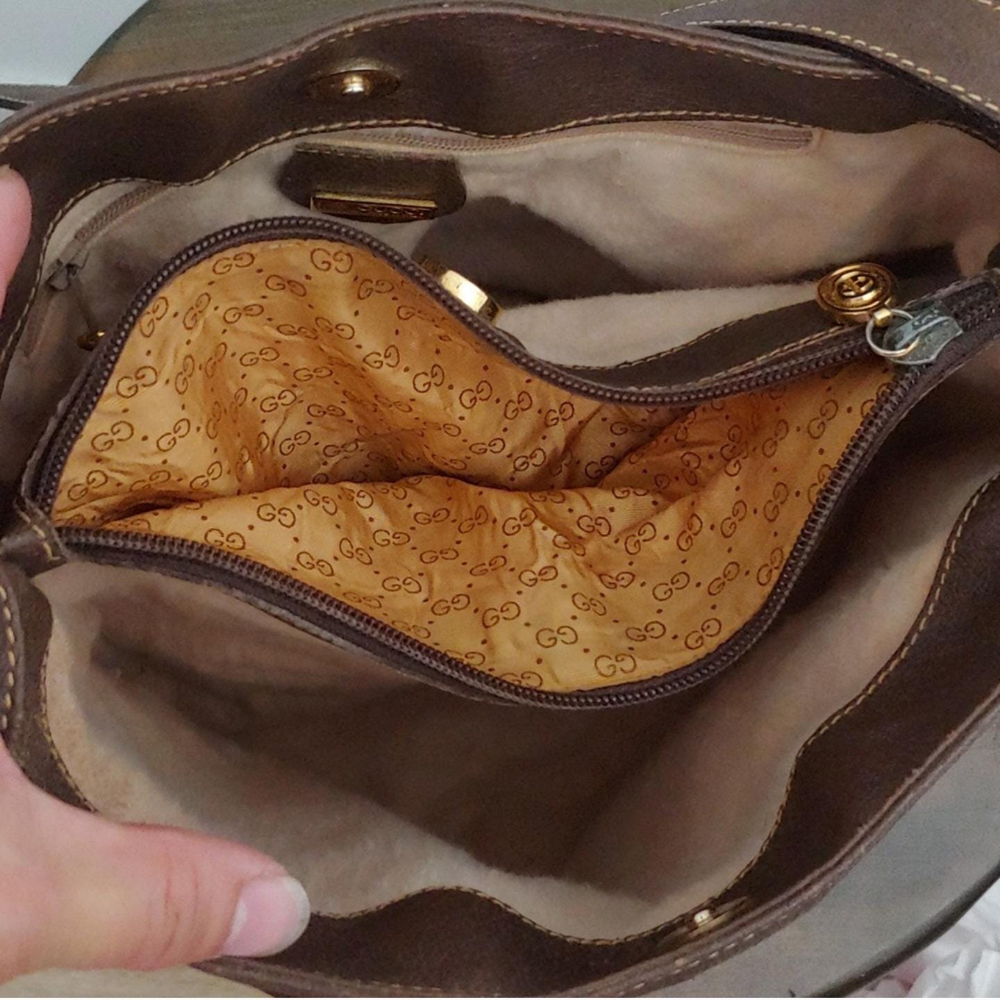 Authentic Vintage Gucci Interlocking GG Monogram Supreme Authentic Vintage Gucci Interlocking GG Monogram Supreme