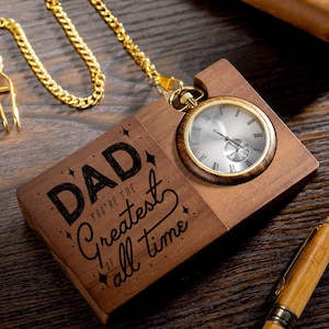 Relógio de bolso de madeira gravado personalizado para o pai - presente de dia dos pais, presente de aniversário para ele, relógio de padrinhos, presente de aniversário
