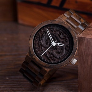 Orologio in legno inciso per sposo/anniversario e regalo per il giorno del matrimonio/orologio da uomo personalizzato per il futuro sposo, orologio da uomo in legno