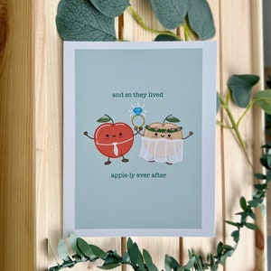 Apple-ly After Card | Carte mignonne Carte de mariage Félicitations Jeunes mariés Enfin mariés Attacher le noeud Apple Funny Puny Happily Ever After