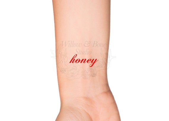 Line art drawing illustration of the word or text honey which is slowly  dripping or liquified on white done in monoline tattoo style black and  white Stock Vector Image & Art -