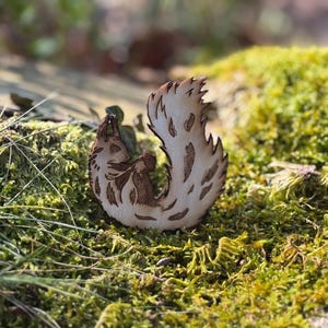 Wooden squirrel magnet / Laser cut magnet / Animal magnet / Fridge magnet / Artist magnet / Christmas magnet / Animal spirit