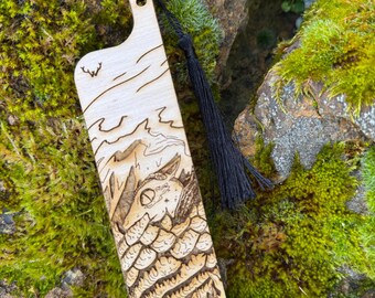 Spersonalizowana drewniana zakładka Baby Dragon/grawerowana zakładka/laserowa zakładka/ilustracja/Skyrim/drewno/szafa ciekawostka