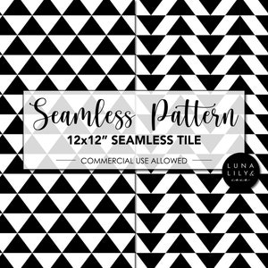 Op de afbeelding: Een digitale download van twee naadloze patronen met zwarte en witte geometrische vormen. Het eerste patroon is een herhalend driehoeksontwerp. Het tweede patroon is een herhalend chevron-ontwerp. De tekst "Seamless Pattern 12x12" Seamless Tile Commercial Use Allowed" is opgenomen in de afbeelding.