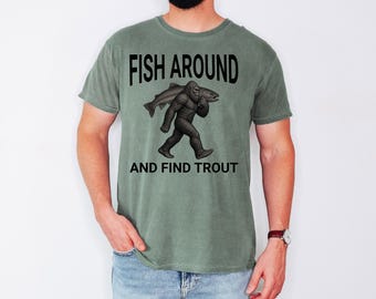 Pesca alrededor y encuentra truchas, camiseta divertida de pesca de Bigfoot, regalo para papá, camiseta humorística de Sasquatch y trucha, regalo para pescador y amante de las criaturas críptidas.