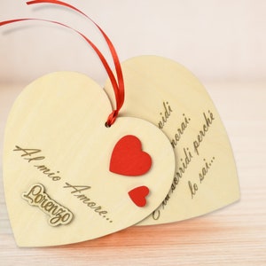 Cuore da Appendere in Legno con nastro Rosso Personalizzato con nome e dedica – Regalo San Valentino per Lui e per Lei
